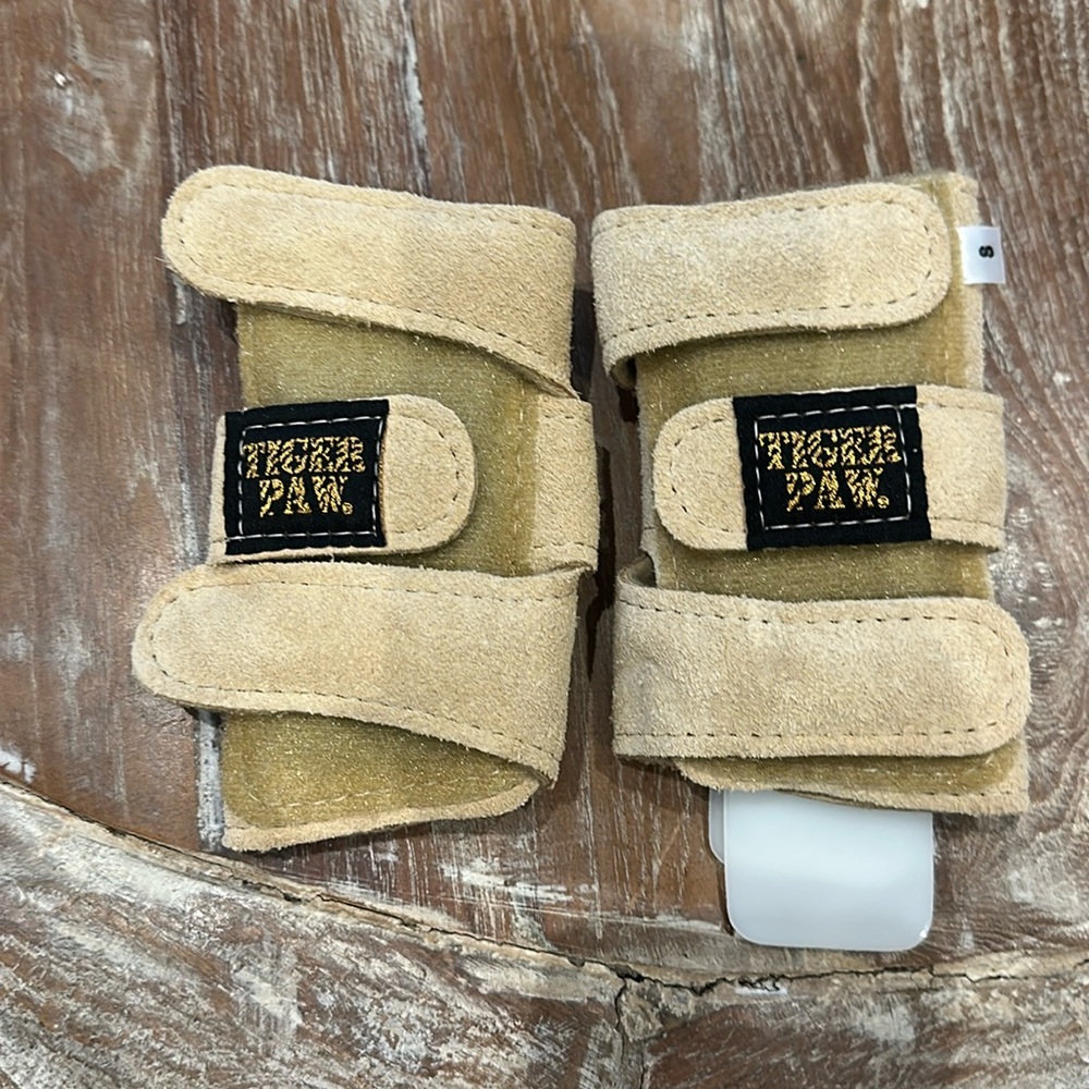 NWOT, gymnastics tiger paws